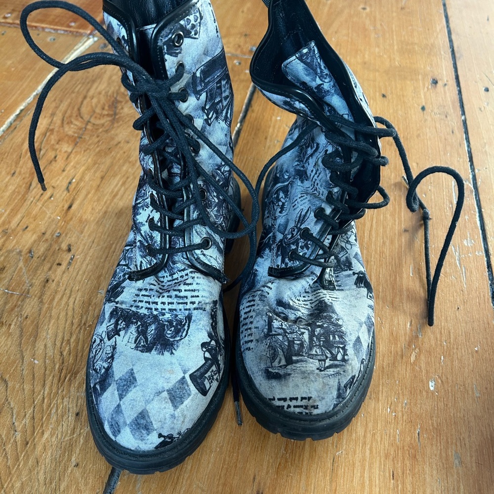SOLD Alice in Wonderland Lace Up Boots Women’s Size 10